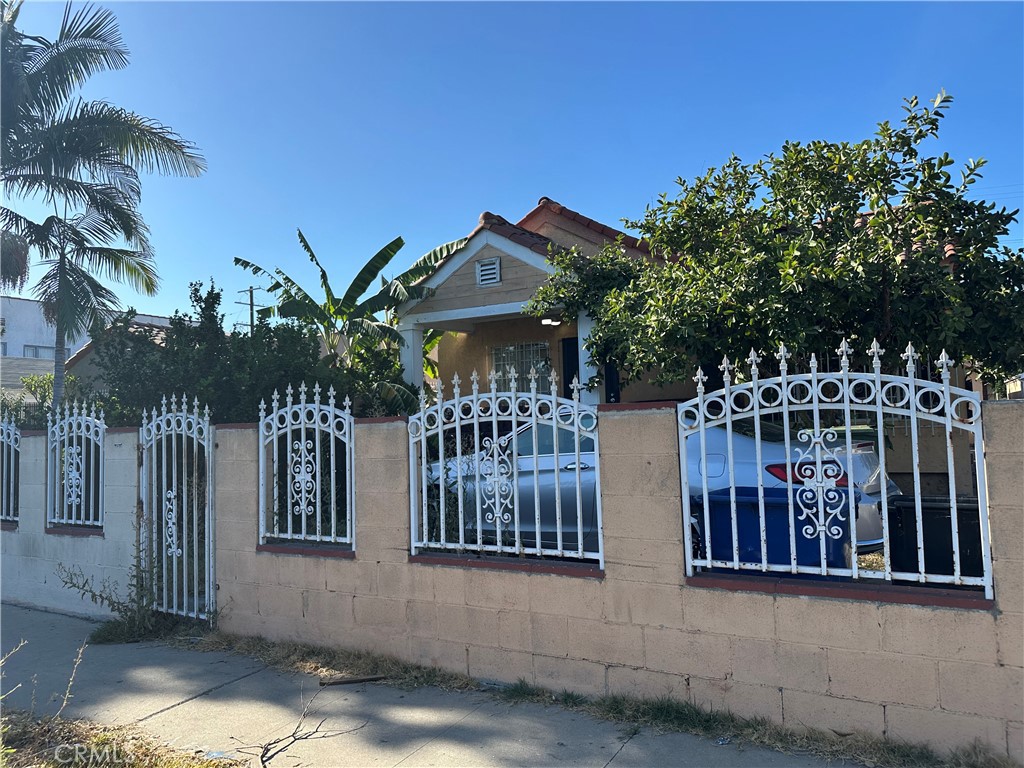 1137 W 61st, Los Angeles, CA 90044 — photo 1