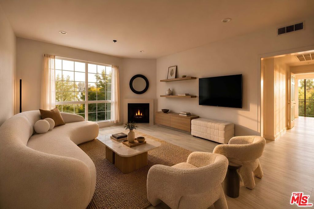 585 N Rossmore Avenue 209, Los Angeles, CA 90004 — photo 1