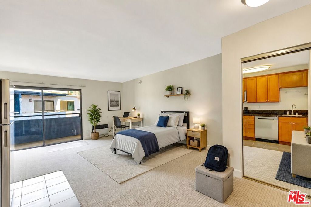 10982 Roebling Avenue 522, Los Angeles, CA 90024 — photo 1