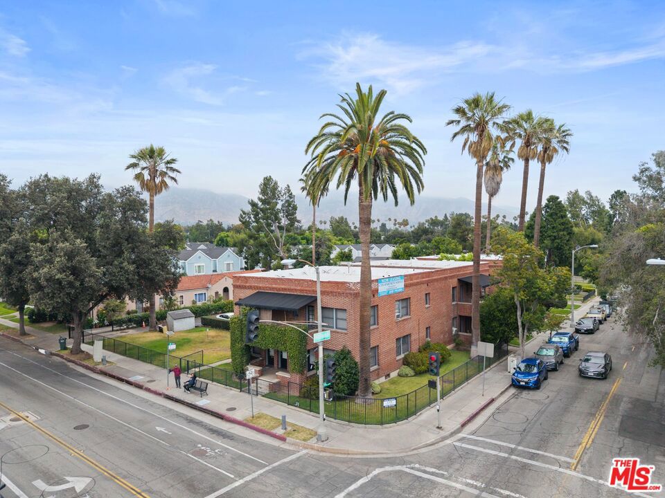 239 E Villa Street, Pasadena, CA 91101 — photo 1