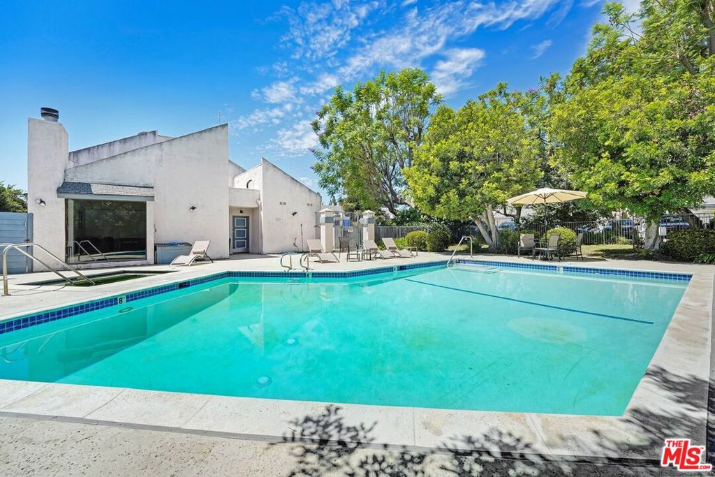 21333 Lassen Street 8B, Los Angeles, CA 91311 — photo 1