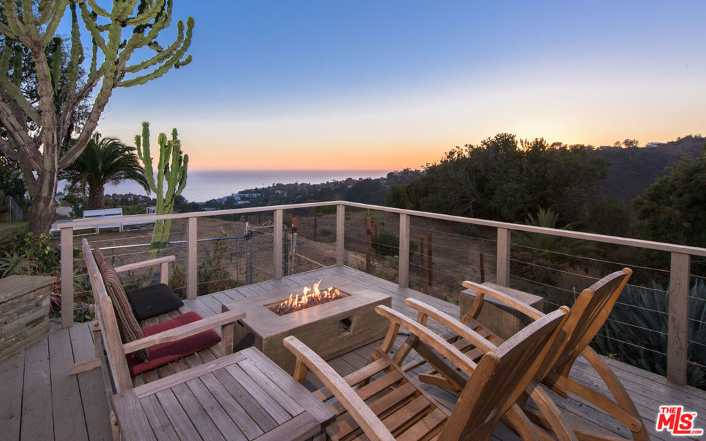 843 Enchanted Way, Pacific Palisades, CA 90272 — photo 1