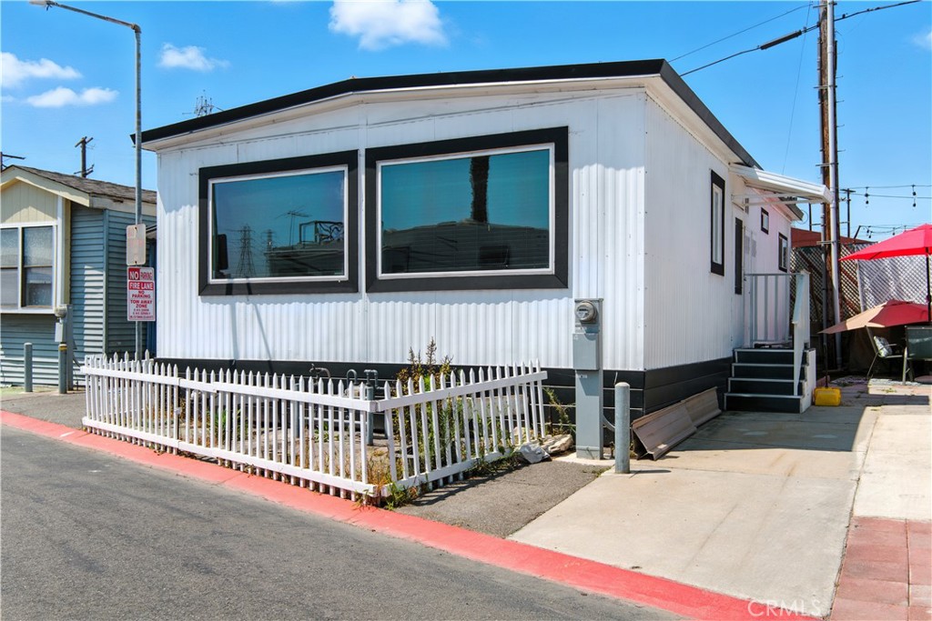 1900 W. Artesia Blvd 4, Torrance, CA 90504 — photo 1