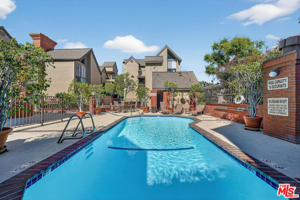 835 S Lucerne Boulevard 105, Los Angeles, CA 90005 — photo 1