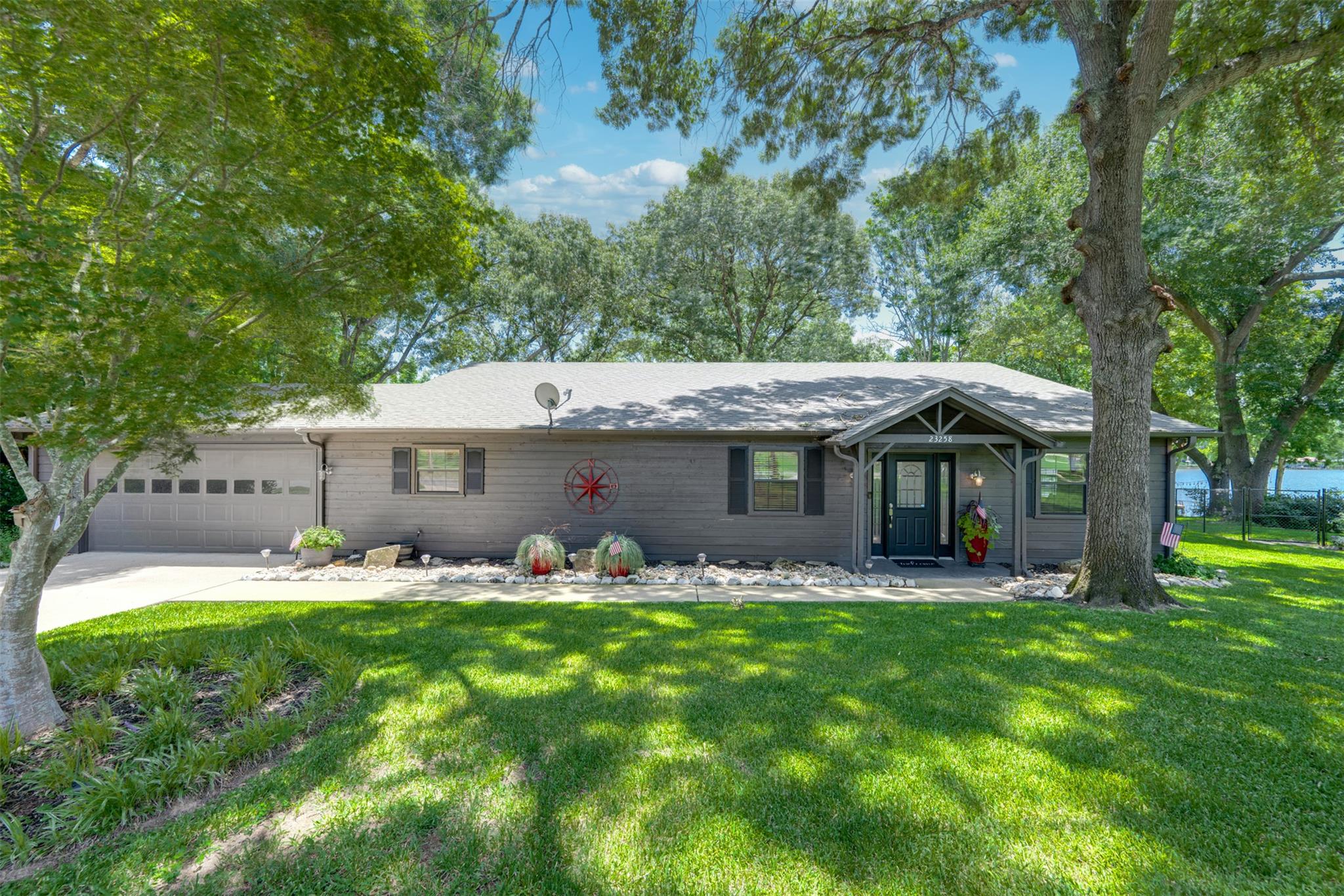 23258 Edgewater, Frankston, TX 75763 — photo 1