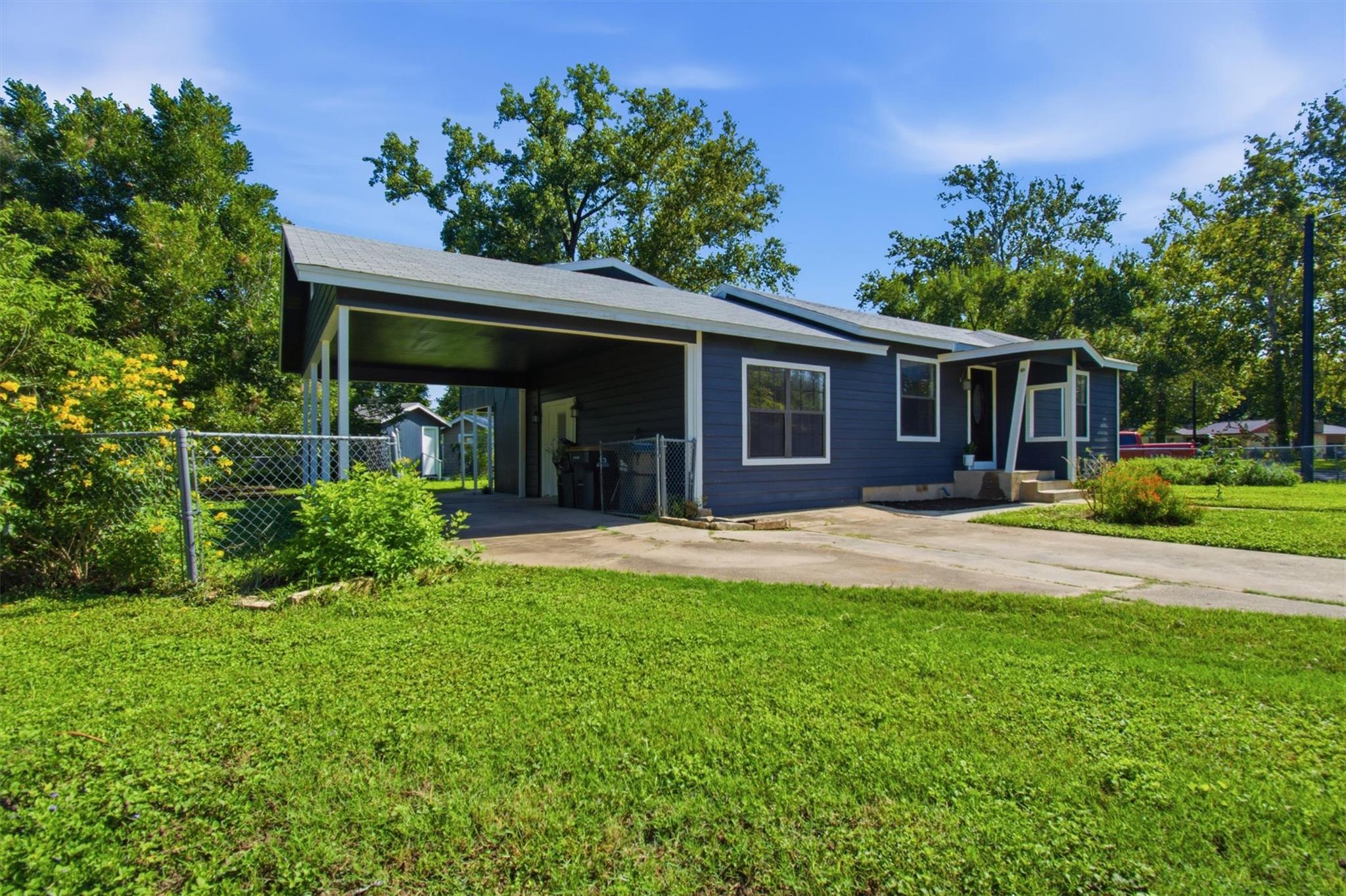 901  Barbara Dr, San Marcos, TX 78666 — photo 1