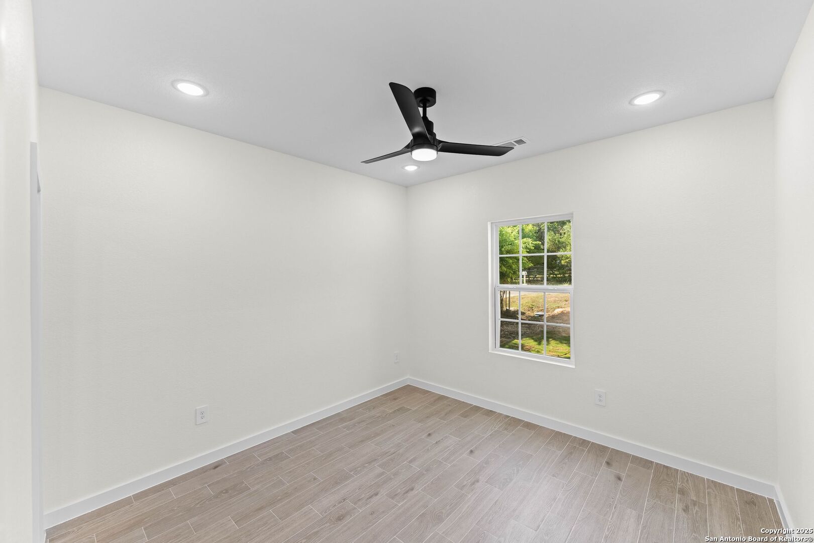 350 Spanish Oak Dr, ,  78133 — photo 1