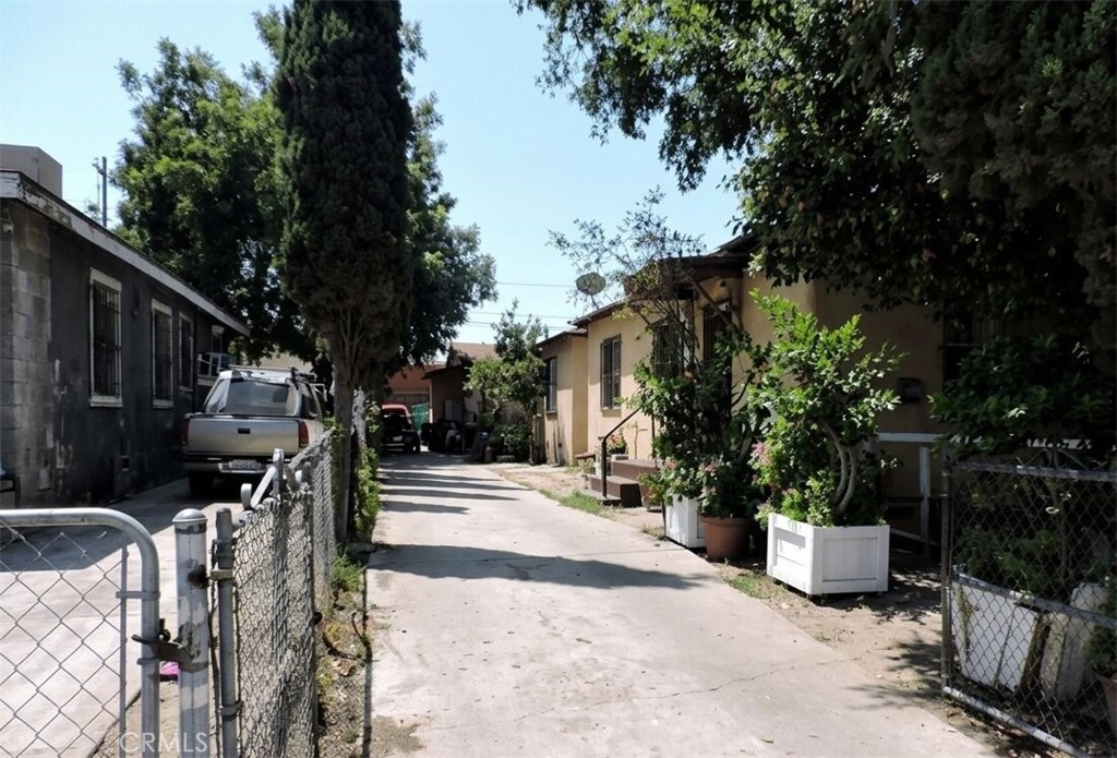 1350 E 43rd Street, Los Angeles, CA 90011 — photo 1