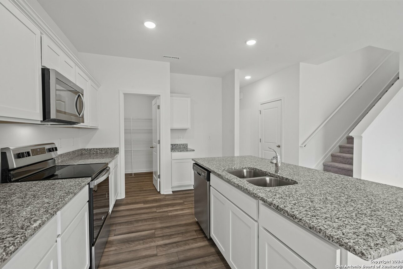 1416 Onate, , 78155 — photo 1