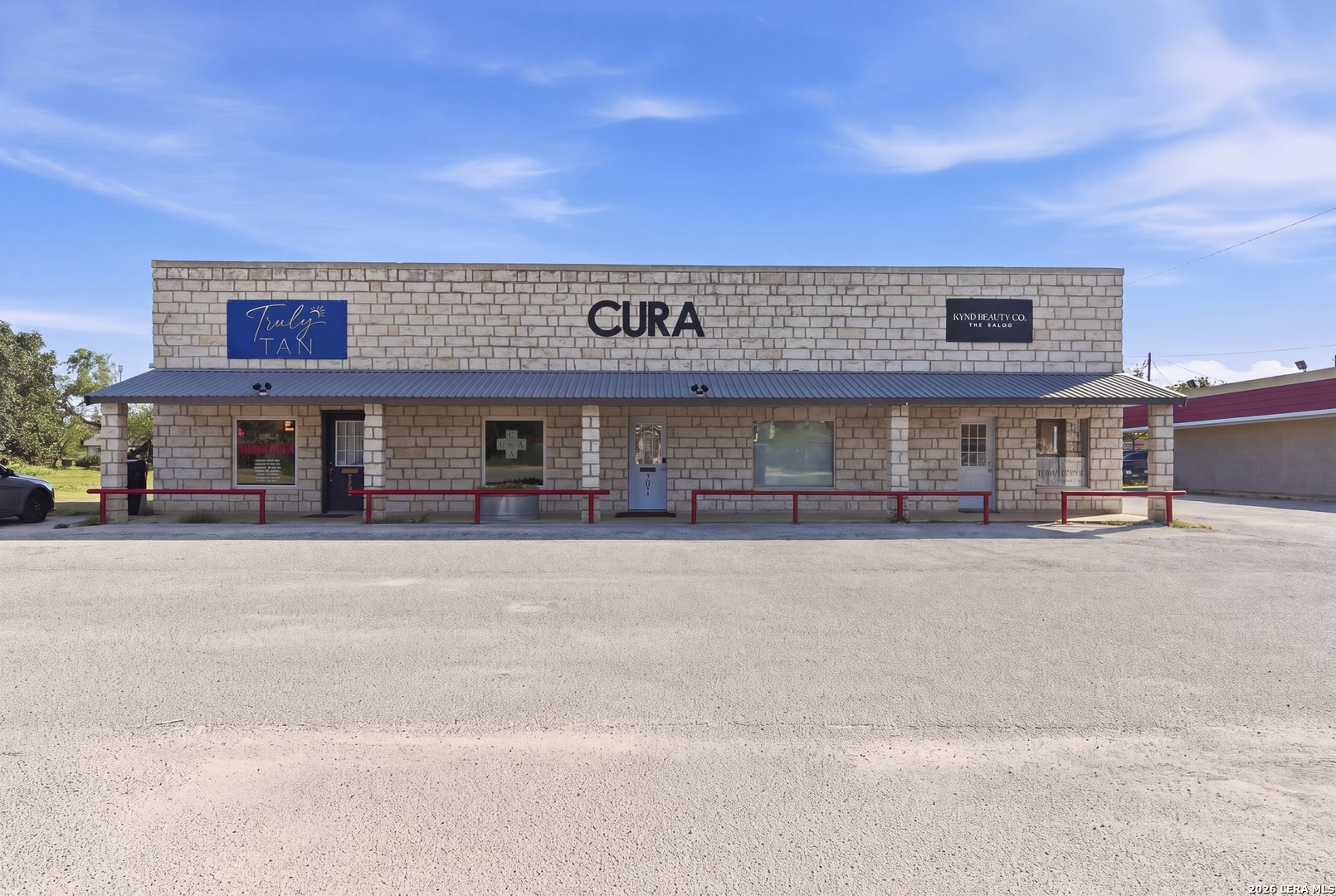 508 W Hondo, Devine, TX 78016 — photo 1