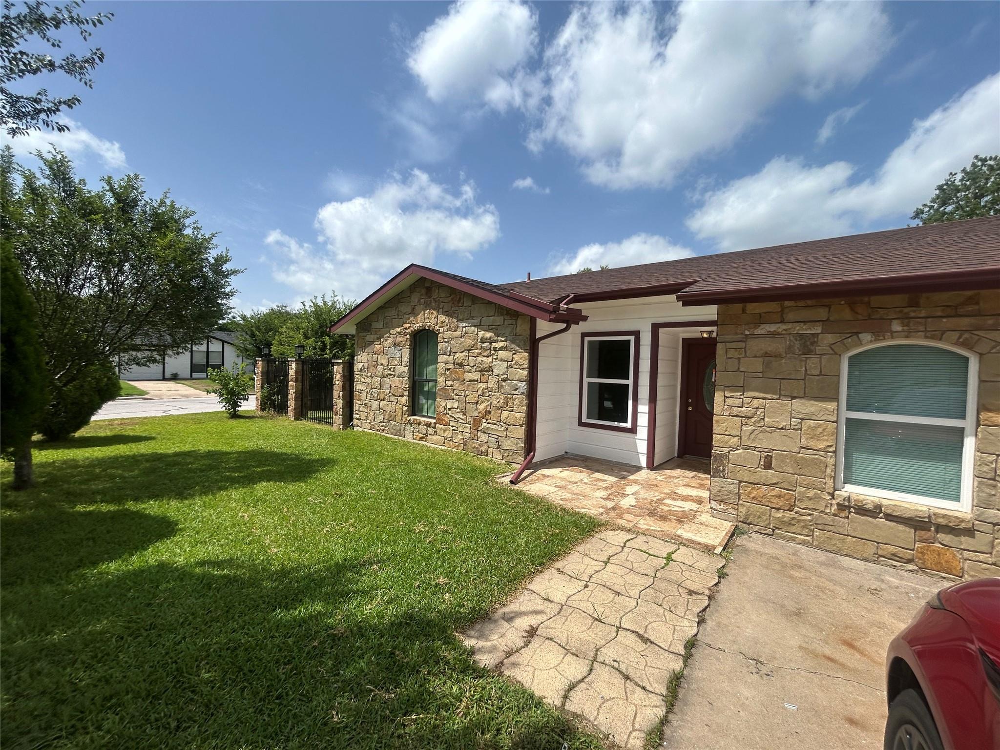 1909 Heathwood, Round Rock, TX 78664 — photo 1
