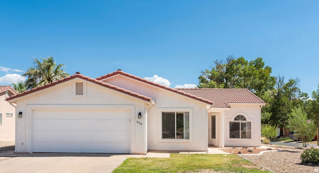 428 E MAJESTIC DR, Ivins, UT 84738 — photo 1