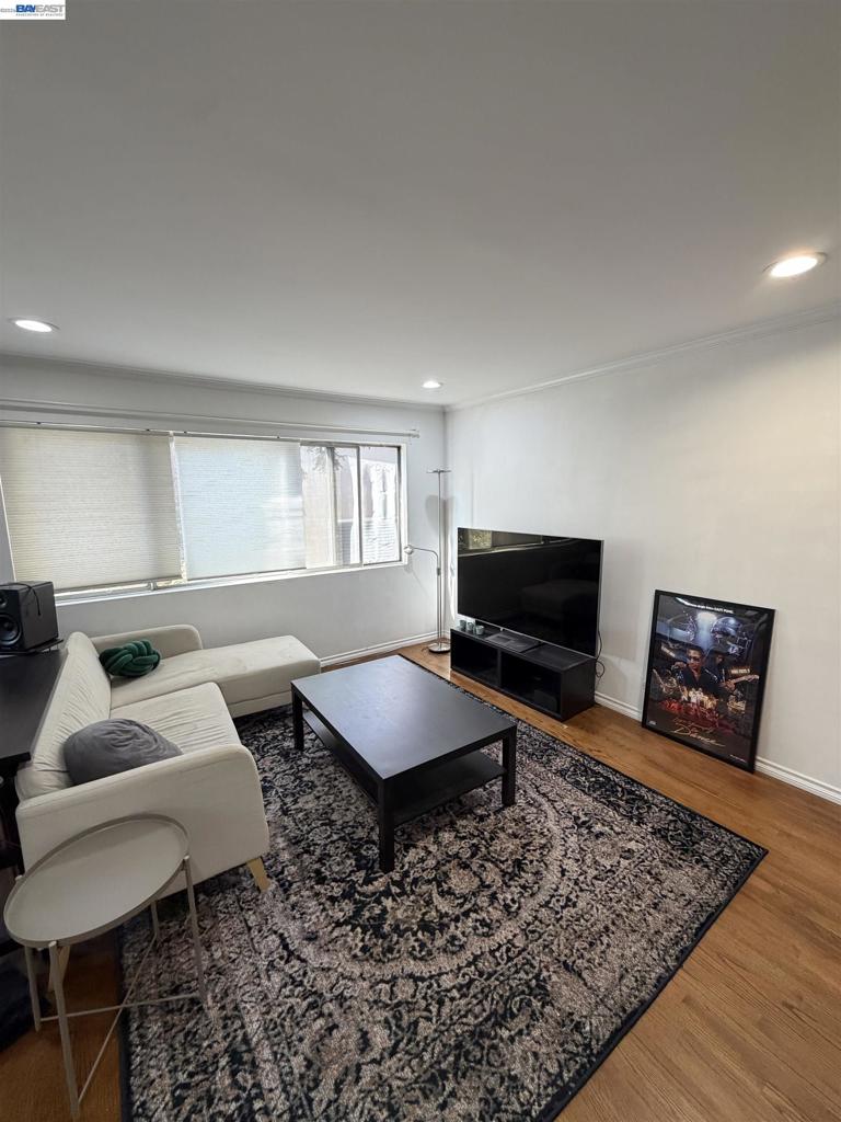 1015 N Kings Rd 309, West Hollywood, CA 90069 — photo 1
