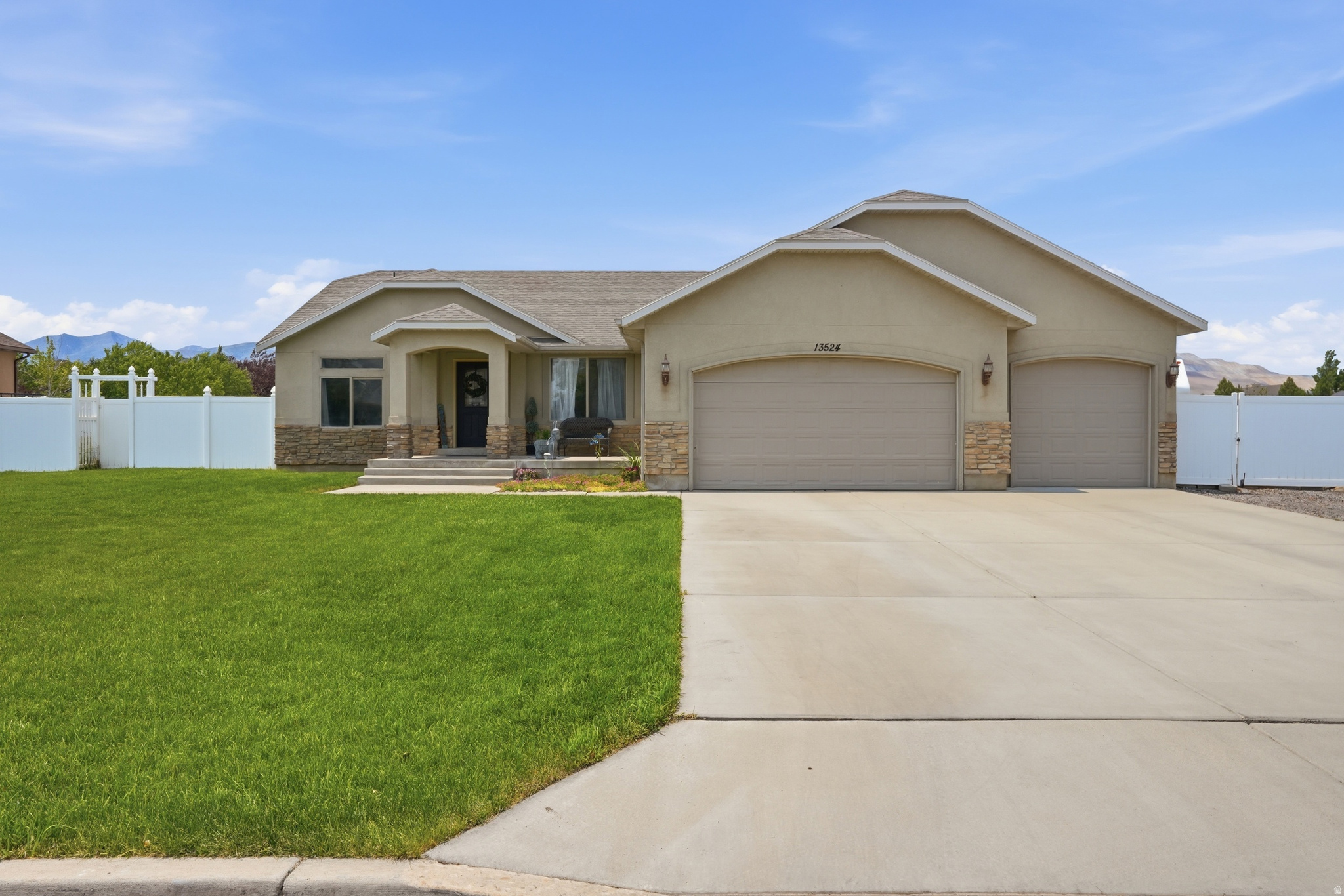 13524 S GRAND TROTTER WAY, Herriman, UT 84096 — photo 1