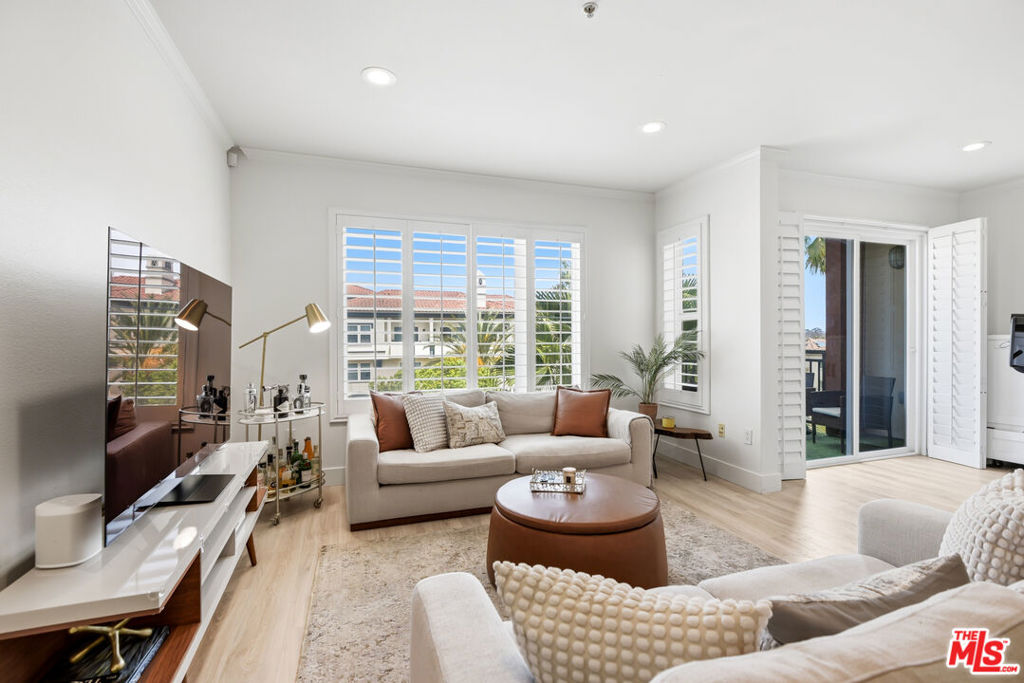 6020 Seabluff Drive 411, Playa Vista, CA 90094 — photo 1