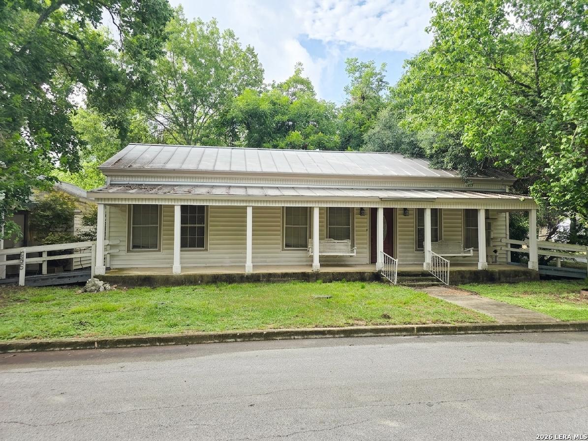 695 W KLINGEMANN ST, New Braunfels, TX 78130 — photo 1