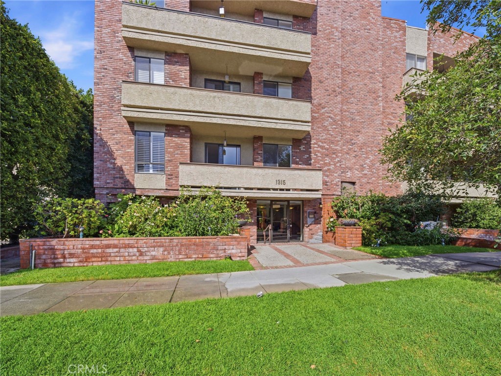 1315 roxbury dr 204, Los Angeles, CA 90035 — photo 1