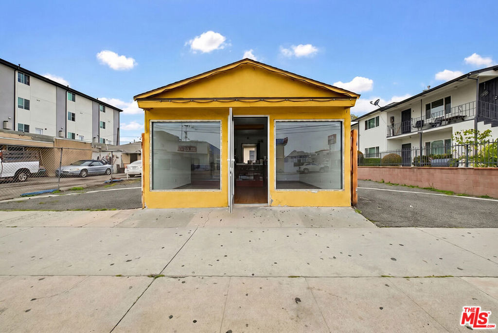 10025 S Western Avenue, Los Angeles, CA 90047 — photo 1