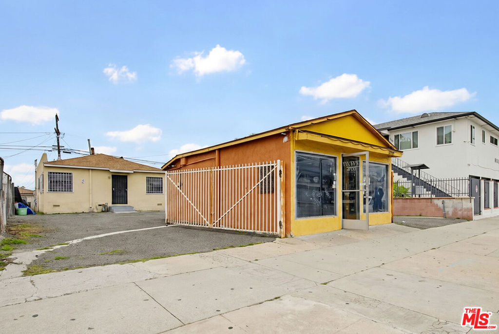 10025 S Western Avenue, Los Angeles, CA 90047 — photo 1