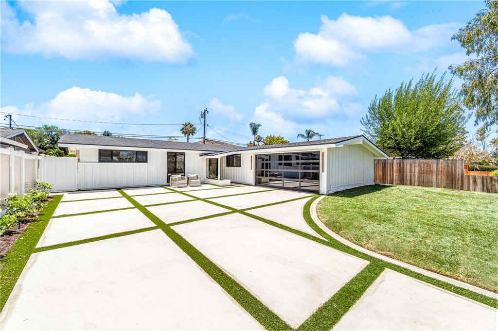 213 Wellesley, Costa Mesa, CA 92626 — photo 1