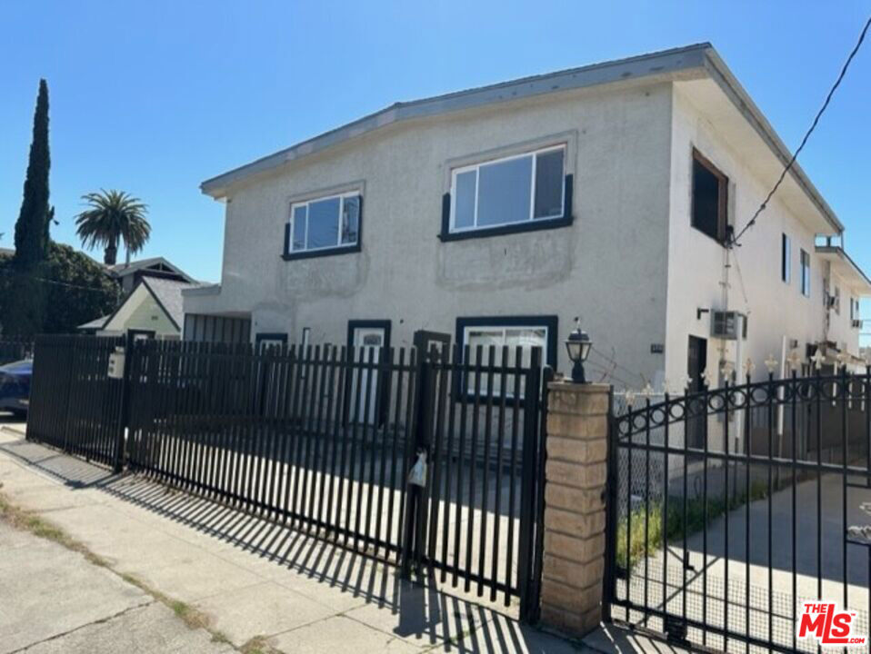 4534 Kingswell Avenue, Los Angeles, CA 90027 — photo 1