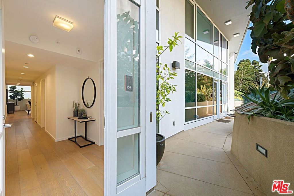 1705 Ocean Ave #107, Santa Monica, CA 90401 — photo 1