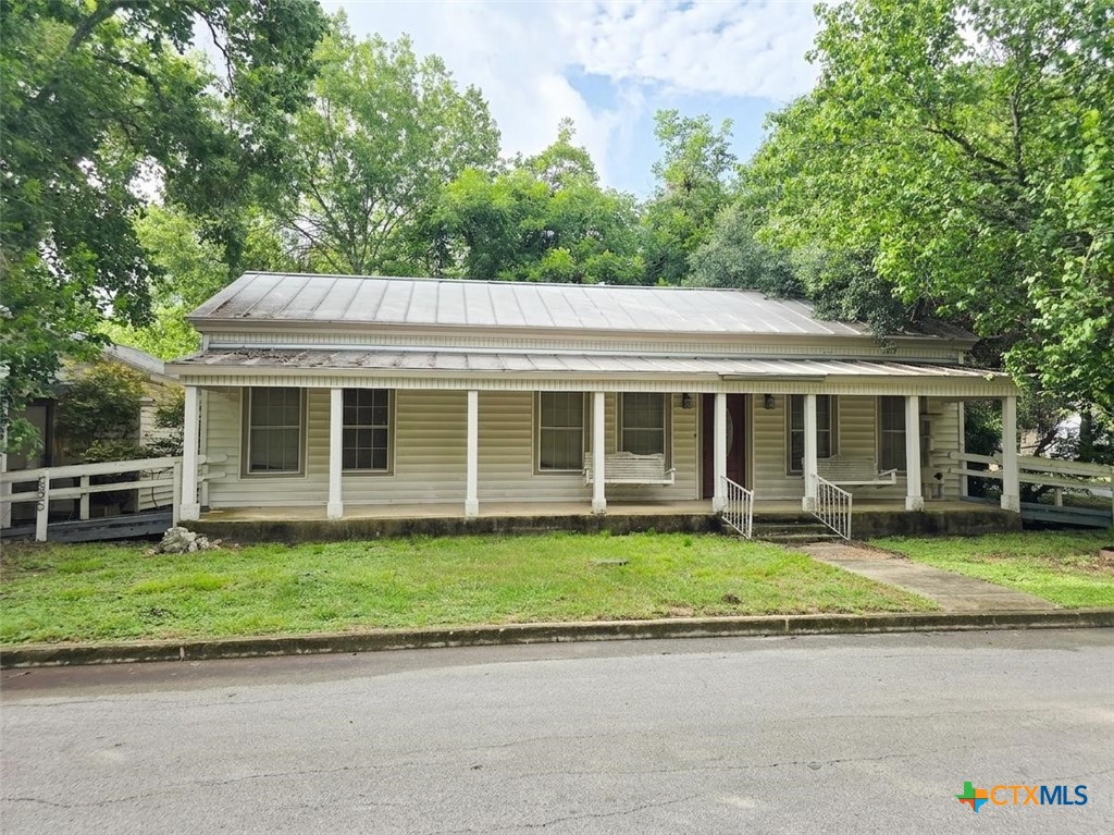 695 W Klingemann Street, New Braunfels, TX 78130 — photo 1