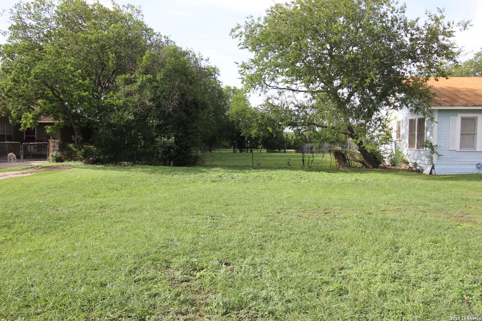 555 MENEFEE BLVD, San Antonio, TX 78207 — photo 1