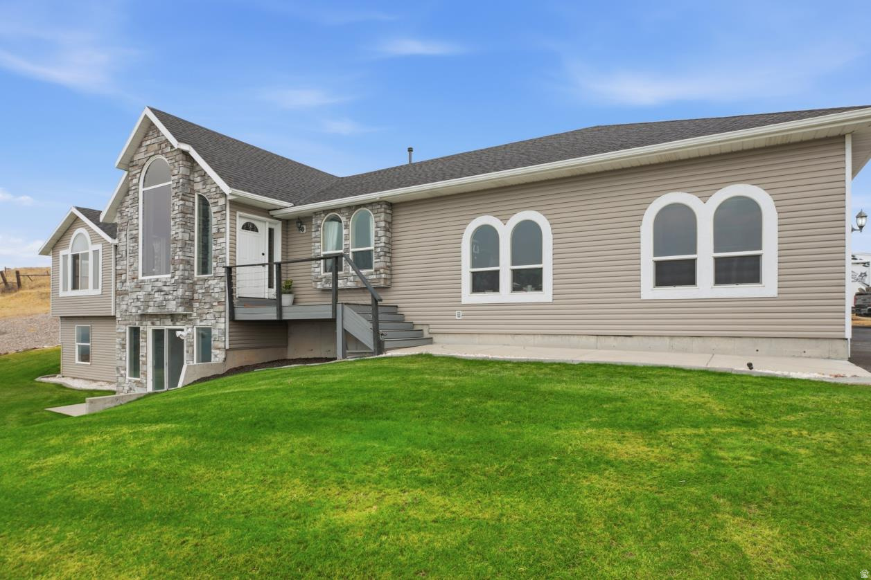 560 E LOWER ROCK CREEK RD