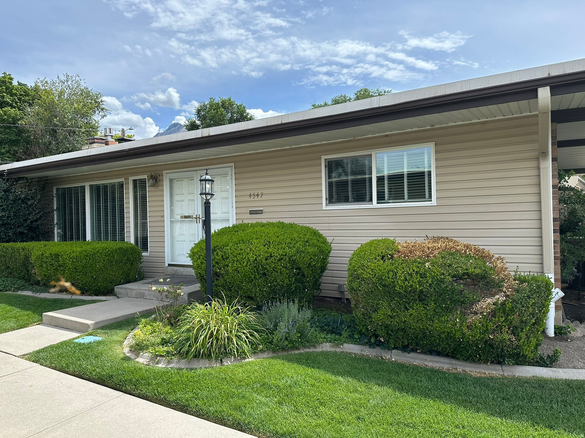 4547 S TANGLEWOOD DR, Holladay, UT 84117 — photo 1
