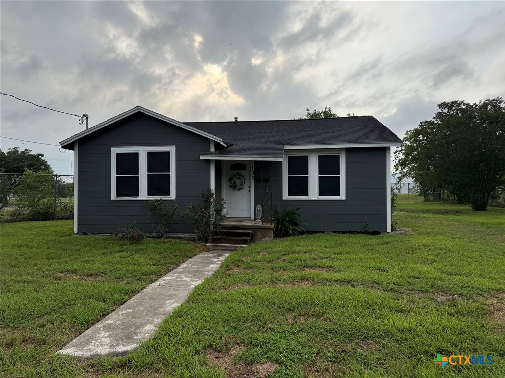 103 Avenue C, Victoria, TX 77901 — photo 1