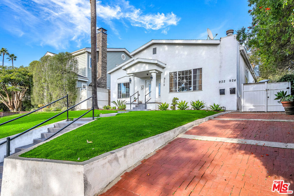 922 S Bundy Drive, Los Angeles, CA 90049 — photo 1