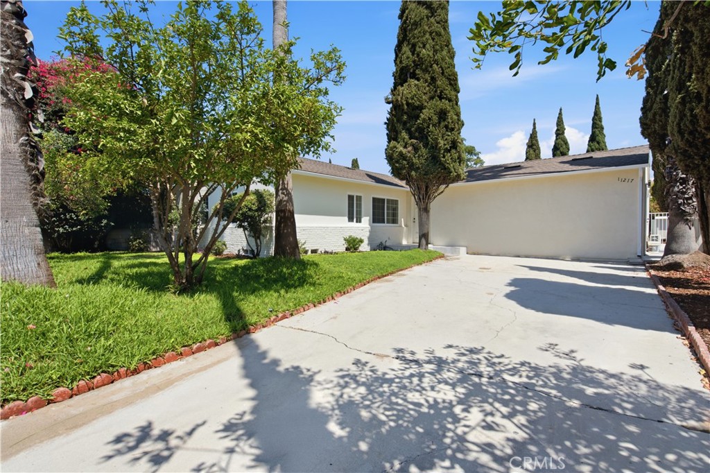 11215 Lull, Los Angeles, CA 91352 — photo 1