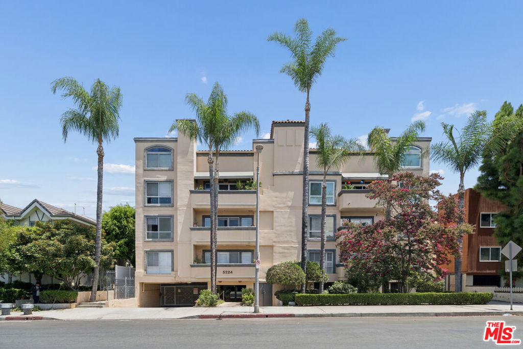 5224 Zelzah Avenue 209, Los Angeles, CA 91316 — photo 1