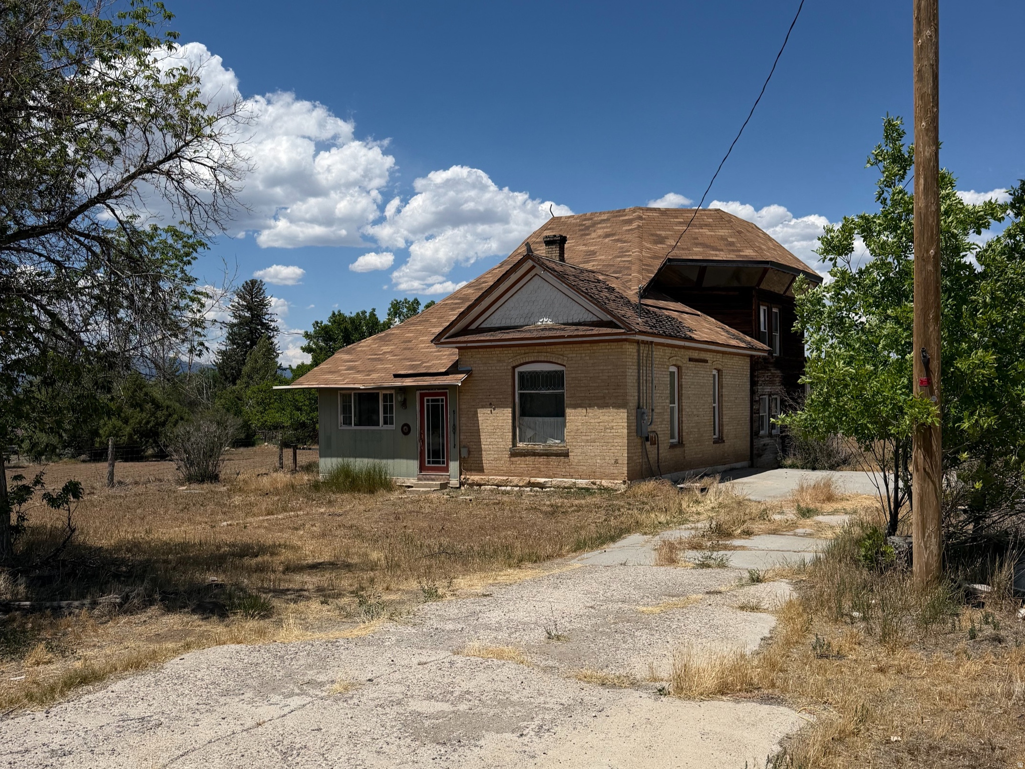 255 E CENTER ST