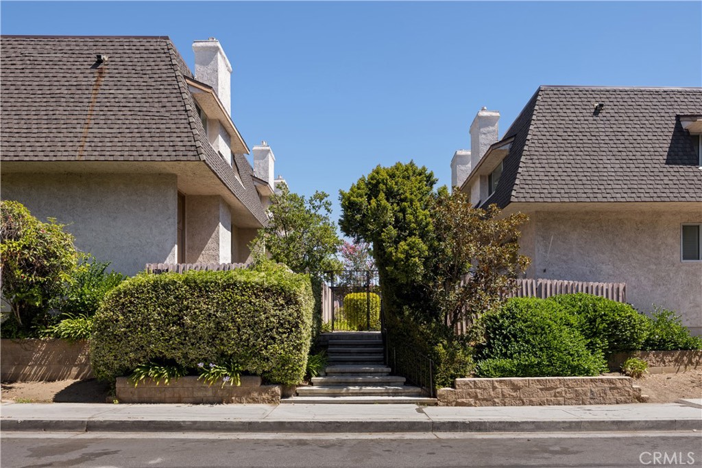 17943 Magnolia Boulevard 16, Encino, CA 91316 — photo 1