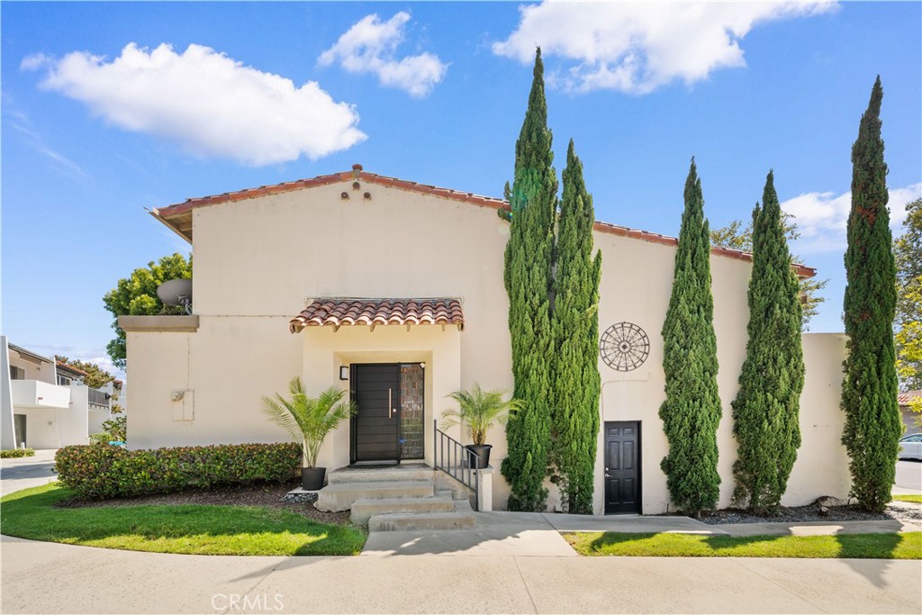 2326 Vista Hogar, Newport Beach, CA 92660 — photo 1