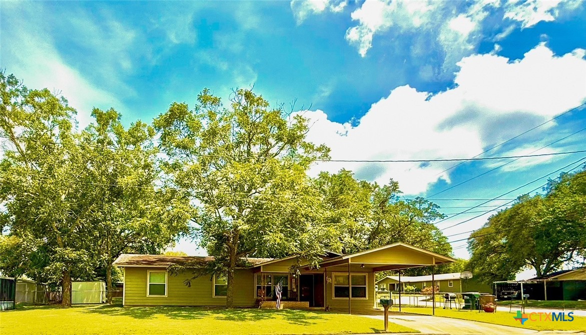 203 W Koether Street, Shiner, TX 77984 — photo 1