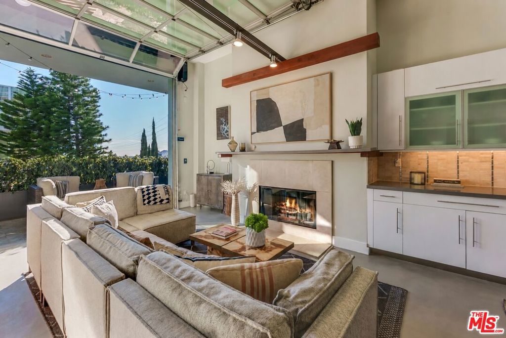 1152 N La Cienega Boulevard 201, West Hollywood, CA 90069 — photo 1