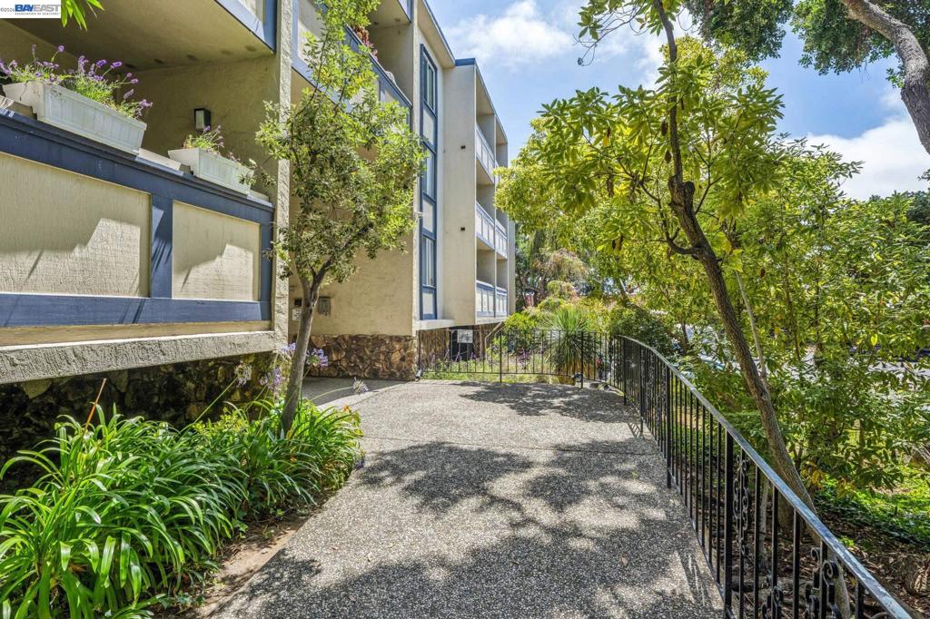 955 Shorepoint Ct 111, Alameda, CA 94501 — photo 1