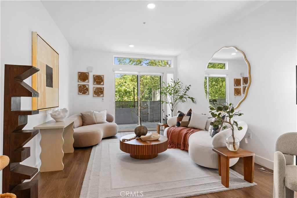 218 N El Molino Avenue 207, Pasadena, CA 91101 — photo 1