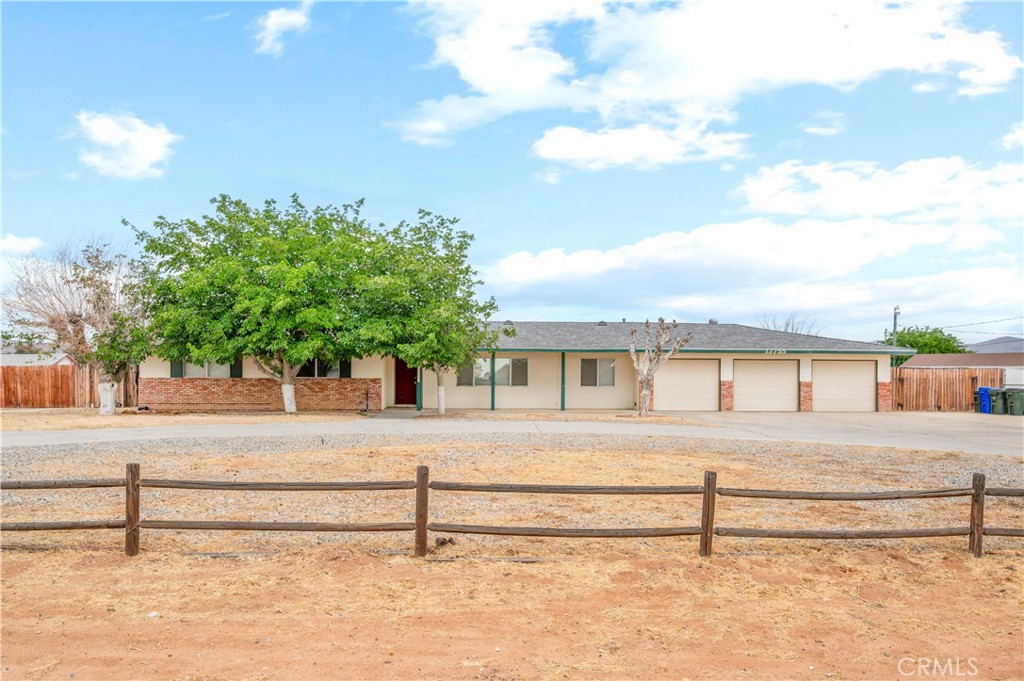 13755 Mohawk Rd, Apple Valley, CA 92307 — photo 1