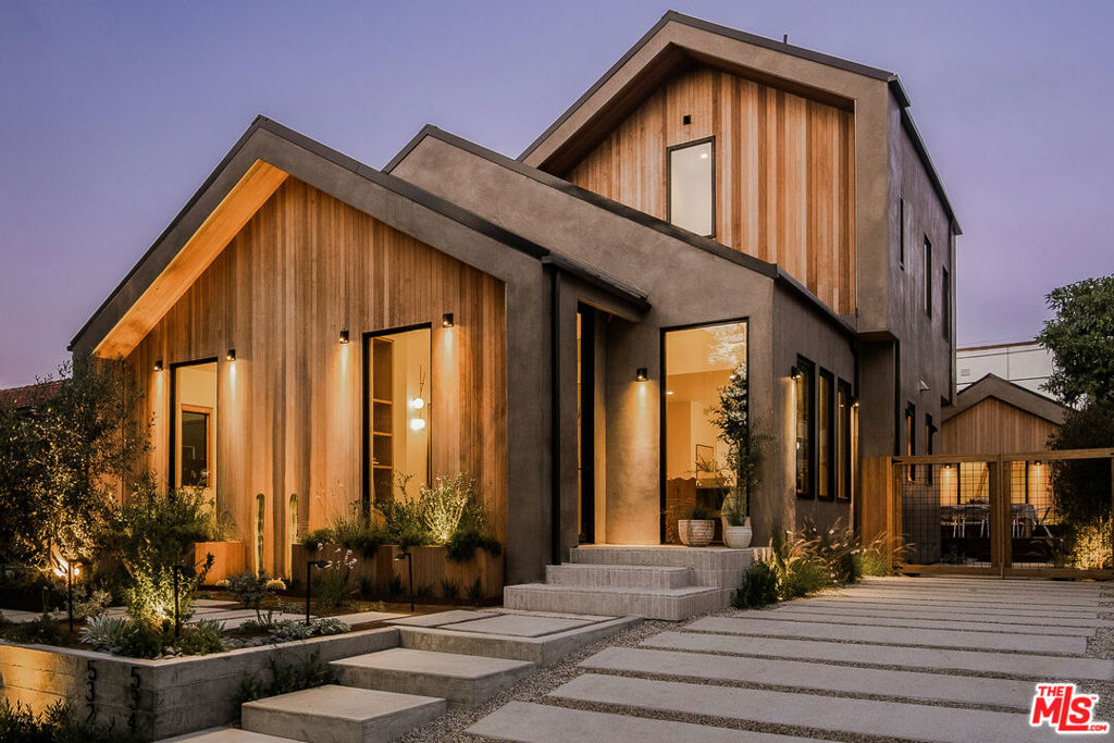534 N Bronson Avenue, Los Angeles, CA 90004 — photo 1