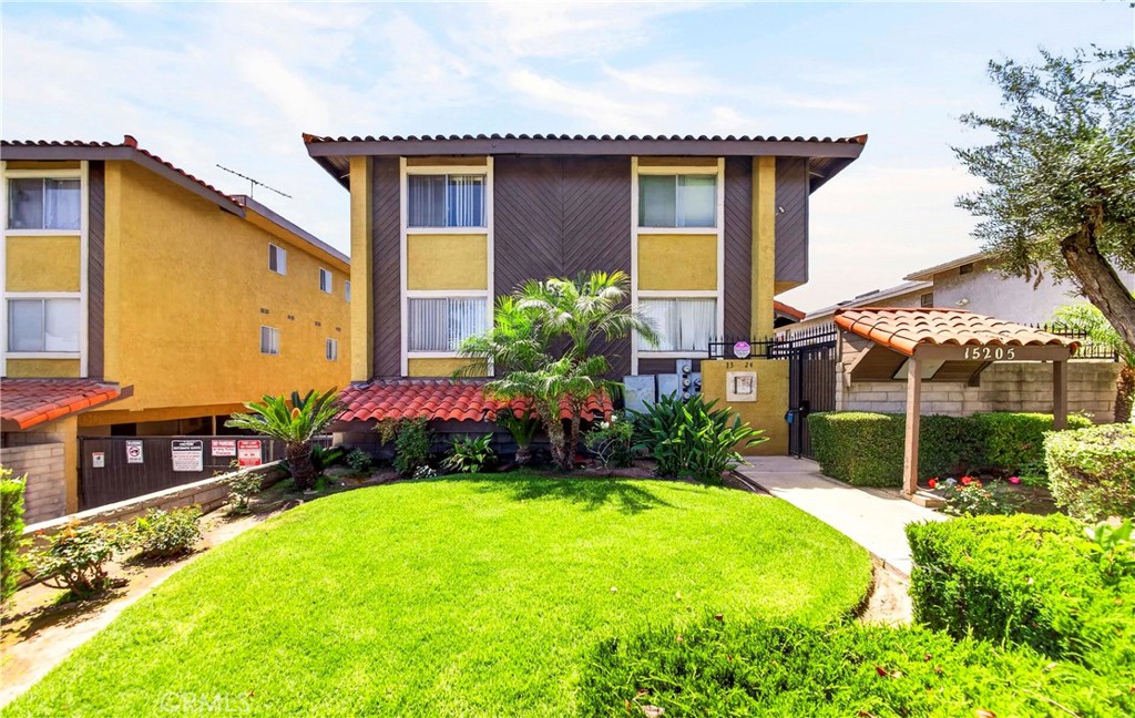 15205 S Budlong Avenue 19, Gardena, CA 90247 — photo 1