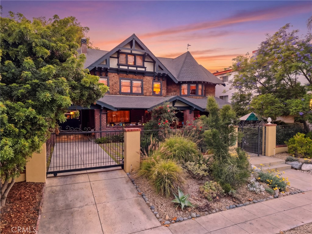 1415 S Manhattan Place, Los Angeles, CA 90019 — photo 1