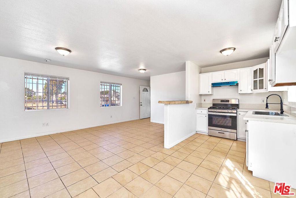 10800 S San Pedro Street, Los Angeles, CA 90061 — photo 1