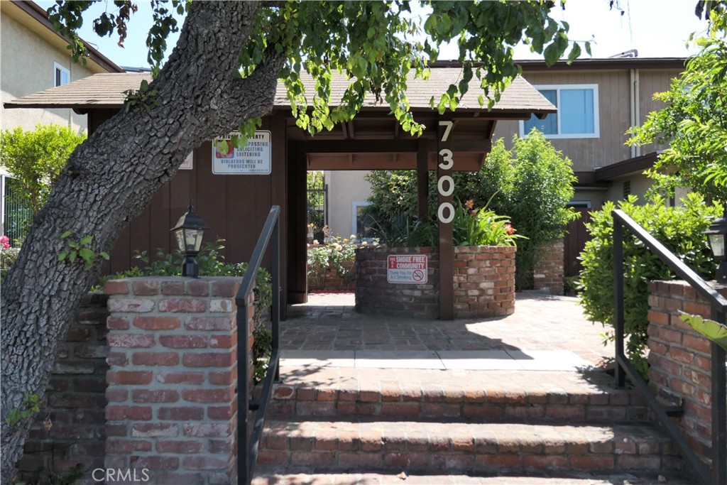 7300 Lennox J3, Van Nuys, CA 91405 — photo 1