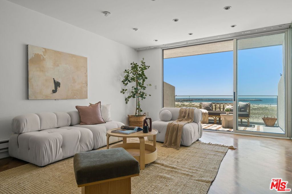6 Voyage Street 204, Marina Del Rey, CA 90292 — photo 1