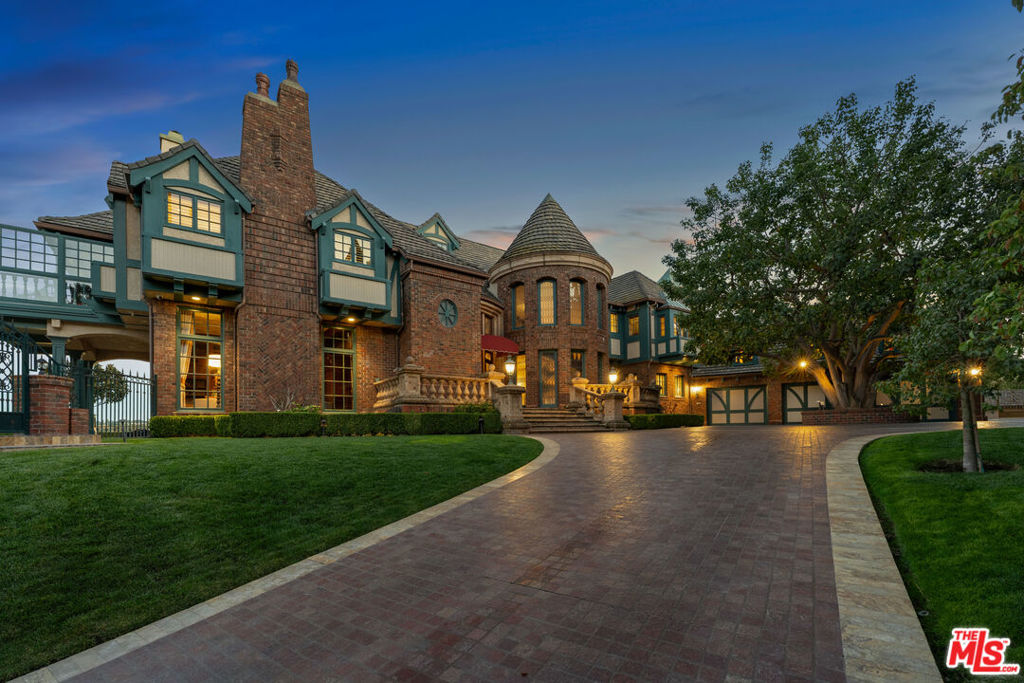 19000 Dorlon Drive, Tarzana, CA 91356 — photo 1