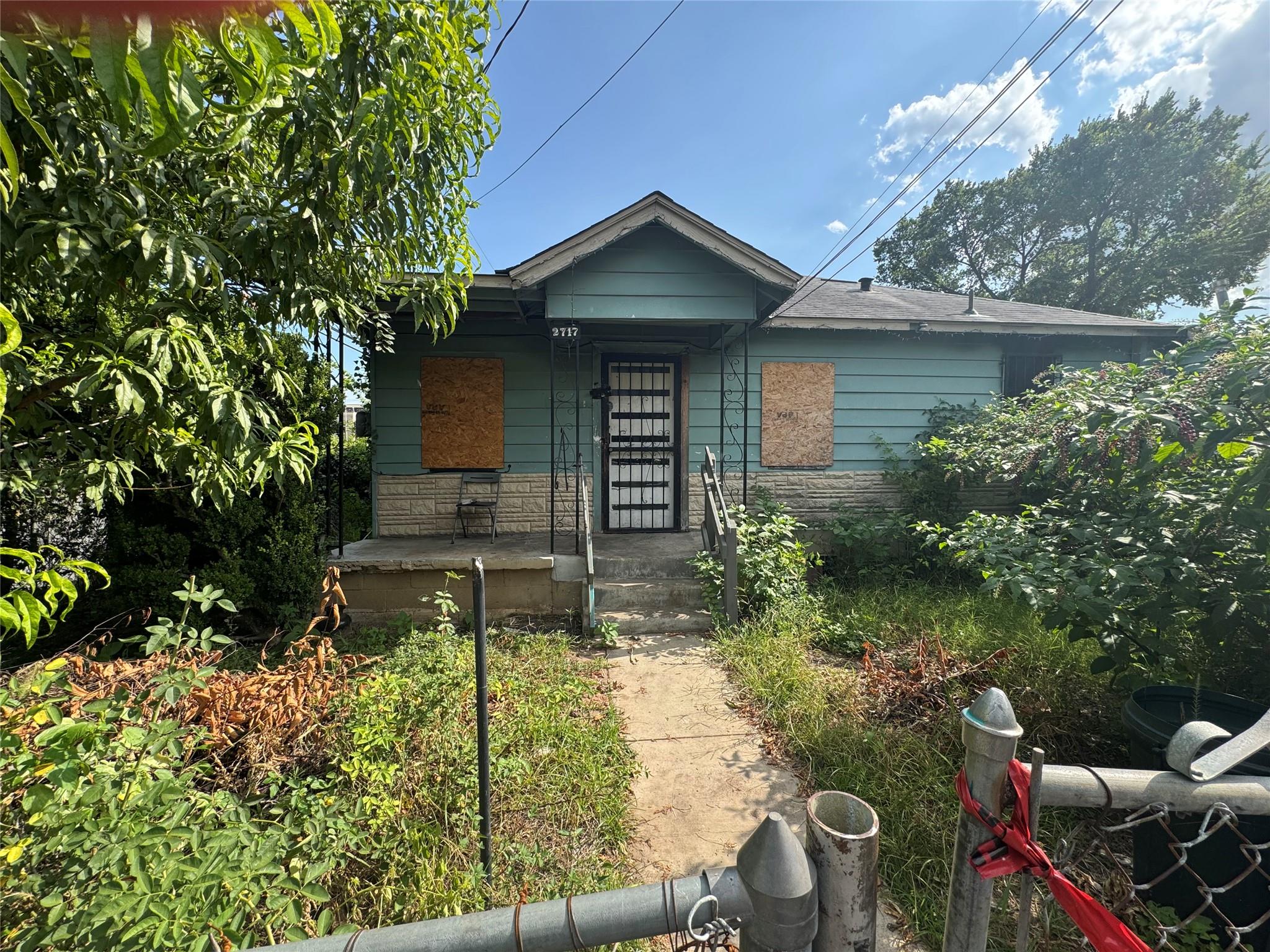2717 2nd, Austin, TX 78702 — photo 1